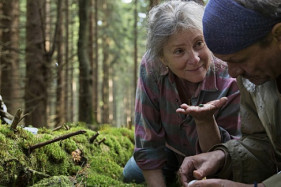 В новом сериале Netflix СССР продолжает жить В новом сериале Netflix СССР продолжает жить